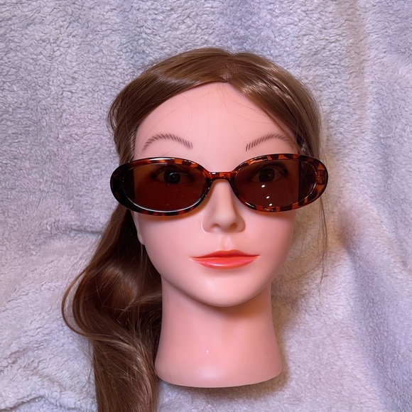 Brown Oversized Retro Sunglasses - Picture 2 of 3